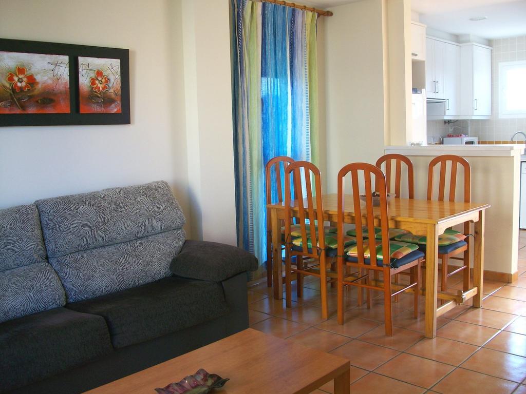 Apartamentos Par Tres - Oliva Nova Pokoj fotografie