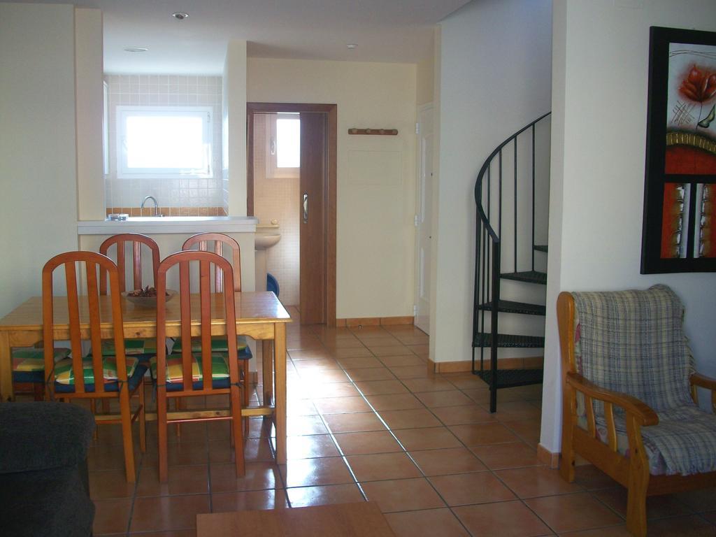 Apartamentos Par Tres - Oliva Nova Pokoj fotografie