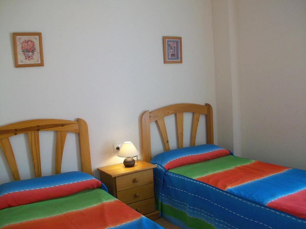 Apartamentos Par Tres - Oliva Nova Pokoj fotografie